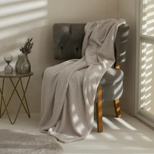 Outlet Leaves Wellsoft Blanket, 130x150cm, Light Grey Throws & Blankets