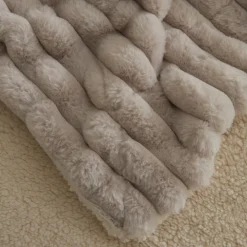 Best Stripe Sherpa Blanket, 150x200cm, Single, Light Grey Throws & Blankets