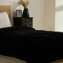 Hot Stripe Sherpa Blanket, 150x200cm, Black Throws & Blankets